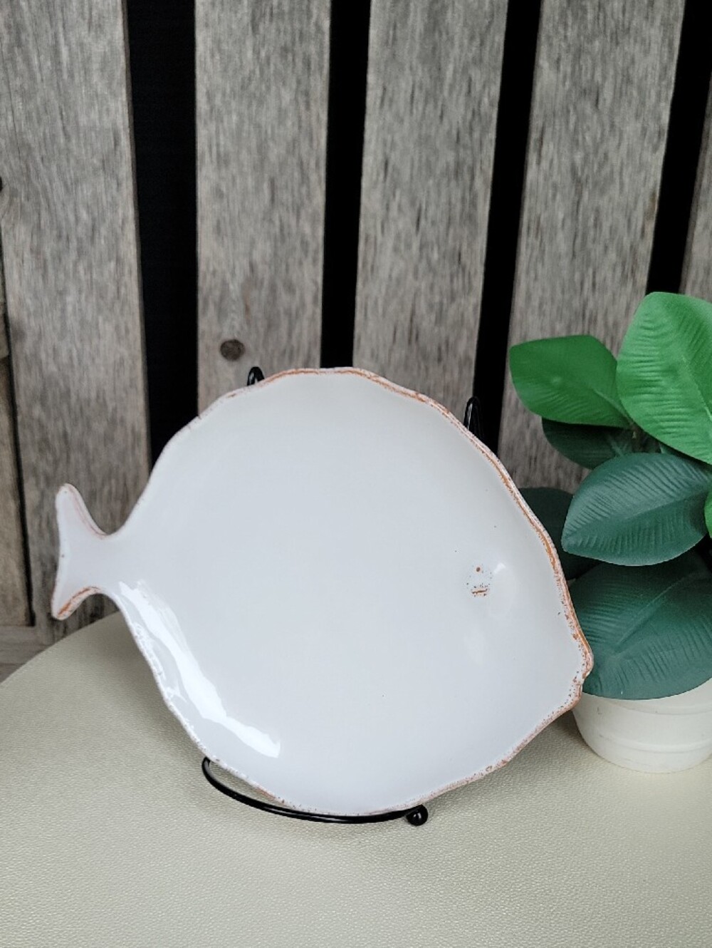 Vietri Pesce Bianco White Ceramic 9" Plate- Made In Italy Discontinued - Picture 5 of 6